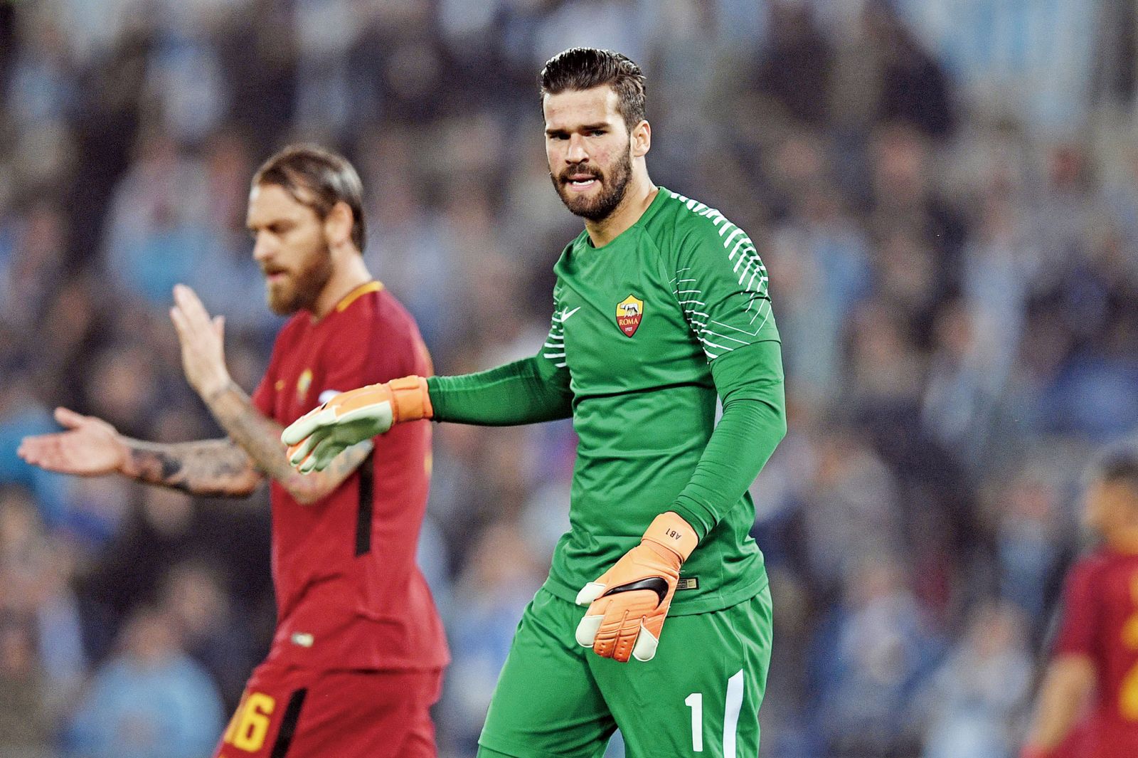 不仅仅是她 不仅仅是她